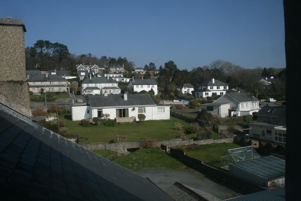 Min Y Gaer Guest House Criccieth Exterior photo