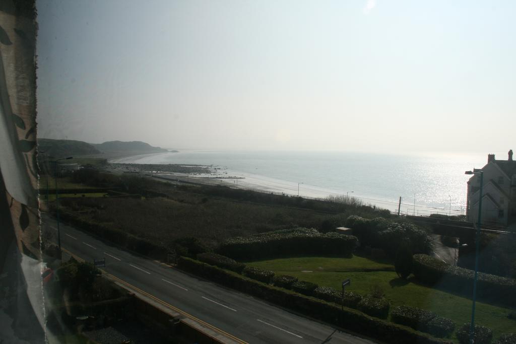 Min Y Gaer Guest House Criccieth Exterior photo