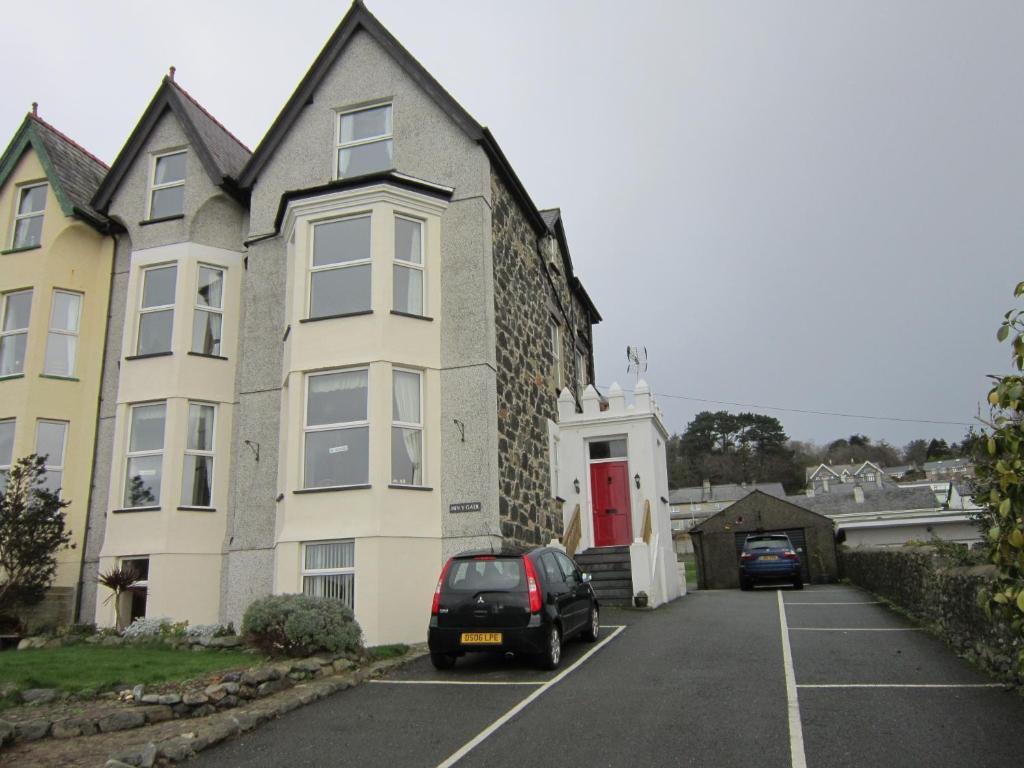 Min Y Gaer Guest House Criccieth Exterior photo